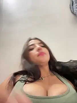 Snapshot of midarixxx chatting on 04.14.26 midarixxx online show from 04.14.26