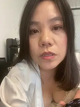 Snapshot of Feifei123521 chatting on 04.11.26 Feifei123521 online show from 04.11.26