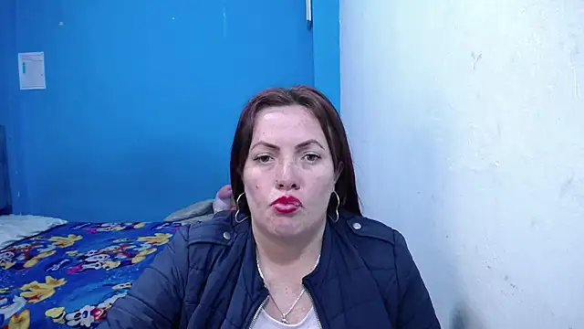 Snapshot of carolinhe26 chatting on 07.14.26 carolinhe26 online show from 07.14.26
