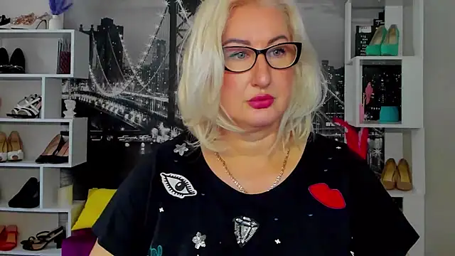 Snapshot of DianaFrances chatting on 05.16.26 DianaFrances online show from 05.16.26