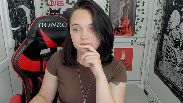 Snapshot of Caroline_cutte chatting on 07.20.26 Caroline cutte online show from 07.20.26
