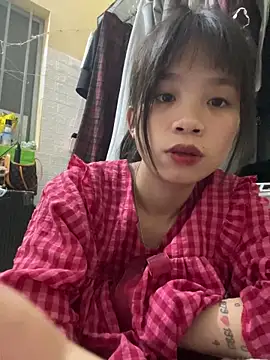 Snapshot of Neo-baby chatting on 04.23.26 Neo-baby online show from 04.23.26