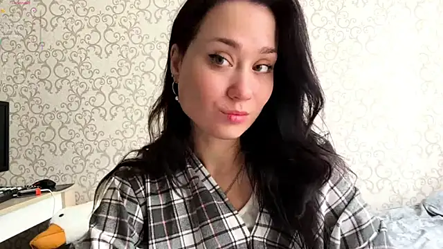 DinahZapalac online show from 04.14.26