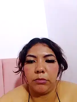 Snapshot of Izel_ chatting on 04.16.26 Izel online show from 04.16.26