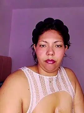 Snapshot of Izel_ chatting on 04.16.26 Izel online show from 04.16.26
