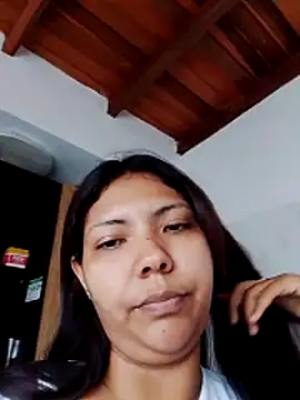 Snapshot of Izel_ chatting on 04.17.26 Izel online show from 04.17.26