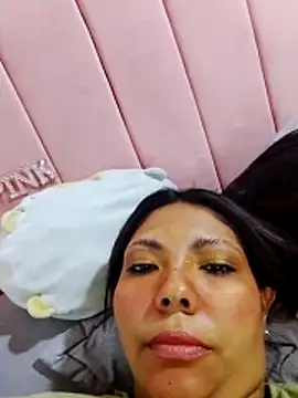 Snapshot of Izel_ chatting on 05.02.26 Izel online show from 05.02.26