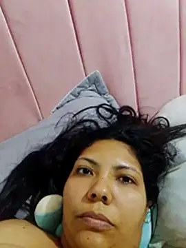 Snapshot of Izel_ chatting on 05.03.26 Izel online show from 05.03.26