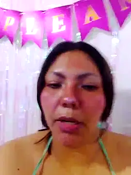 Snapshot of Izel_ chatting on 05.19.26 Izel online show from 05.19.26