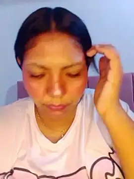 Snapshot of Izel_ chatting on 05.20.26 Izel online show from 05.20.26