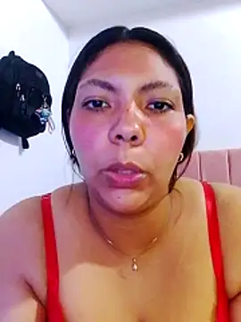 Snapshot of Izel_ chatting on 05.21.26 Izel online show from 05.21.26