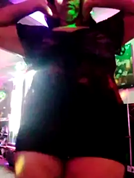 Snapshot of Izel_ chatting on 05.22.26 Izel online show from 05.22.26