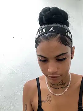 Snapshot of La_reynazendeya_ chatting on 06.16.26 La reynazendeya online show from 06.16.26