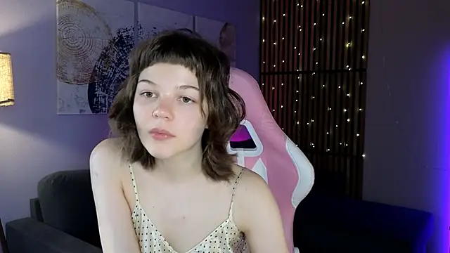 Snapshot of kira_naughtly chatting on 04.15.26 kira naughtly online show from 04.15.26