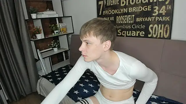 Snapshot of TwinkWhite chatting on 05.19.26 TwinkWhite online show from 05.19.26