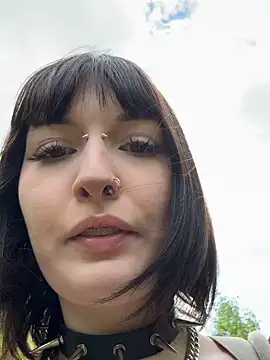 Snapshot of virusDoll chatting on 05.27.26 virusDoll online show from 05.27.26