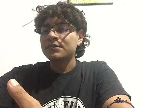 Snapshot of xhecho_uzumaki chatting on 05.17.26 xhecho uzumaki online show from 05.17.26
