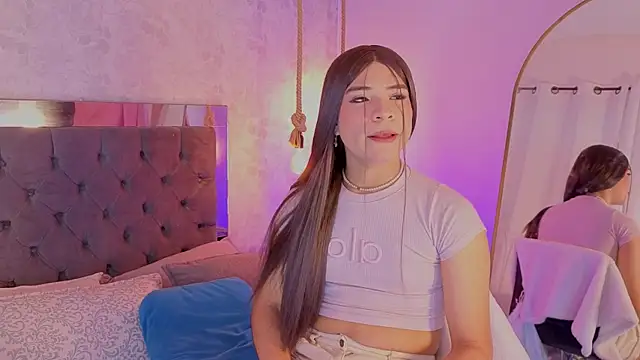 Snapshot of summer_sun_ chatting on 05.18.26 summer sun online show from 05.18.26