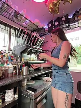 Snapshot of juicybootyquinn chatting on 05.07.26 juicybootyquinn online show from 05.07.26