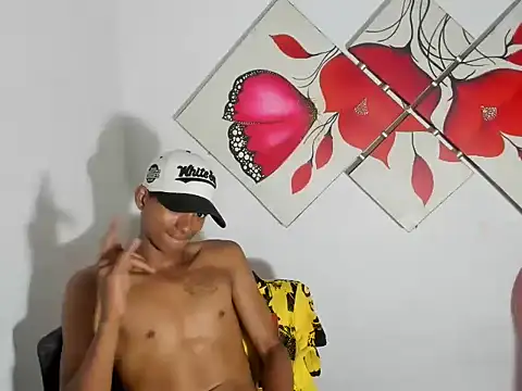 Snapshot of ozunabigcock chatting on 04.11.26 ozunabigcock online show from 04.11.26