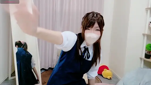 Snapshot of shuka- chatting on 05.14.26 shuka- online show from 05.14.26