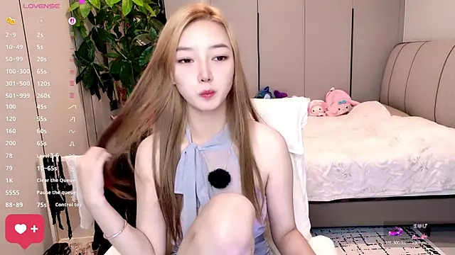 MMMxiXi6 online show from 06.11.26