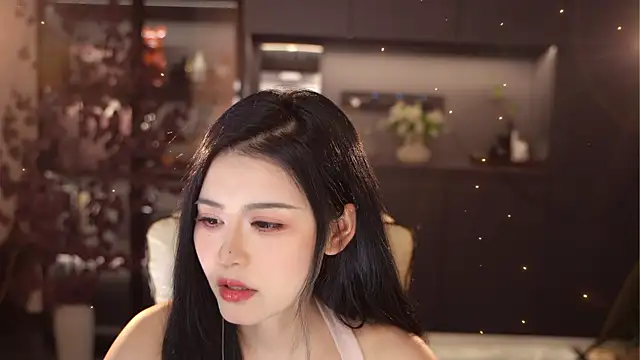 Snapshot of Seraphinei chatting on 04.27.26 Seraphinei online show from 04.27.26