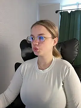 Snapshot of KimEvanss chatting on 06.19.26 KimEvanss online show from 06.19.26