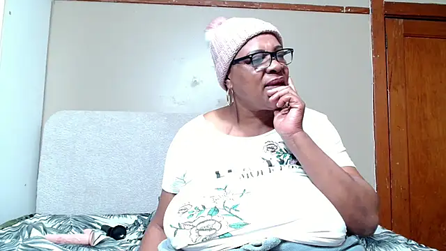 Snapshot of BUSTYQUEEN56_ chatting on 07.08.26 BUSTYQUEEN56 online show from 07.08.26