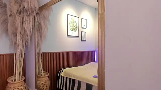 AMBERBENELLI online show from 04.16.26