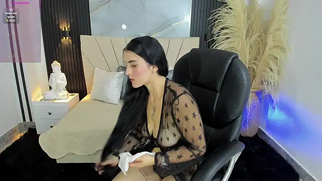 Snapshot of DOMINIKA_LOVY chatting on 04.28.26 DOMINIKA LOVY online show from 04.28.26