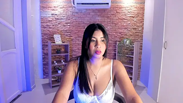 Snapshot of noa_joness chatting on 05.26.26 noa joness online show from 05.26.26