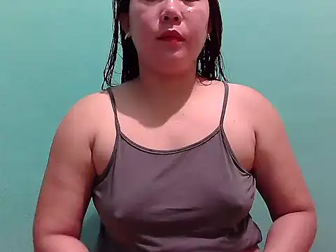 Snapshot of pretty_mia05 chatting on 05.15.26 pretty mia05 online show from 05.15.26