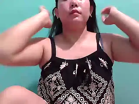 Snapshot of pretty_mia05 chatting on 05.16.26 pretty mia05 online show from 05.16.26