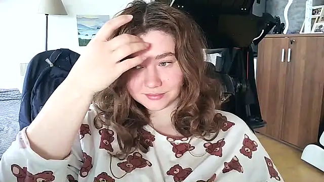 Snapshot of AmeliFoxi chatting on 04.25.26 AmeliFoxi online show from 04.25.26