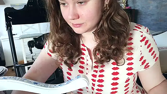 Snapshot of AmeliFoxi chatting on 04.27.26 AmeliFoxi online show from 04.27.26