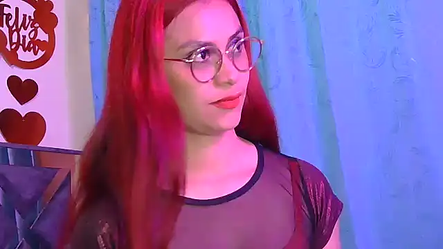 Snapshot of tinny_emiily chatting on 06.11.26 tinny emiily online show from 06.11.26