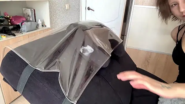 Snapshot of WuhhwLina chatting on 04.15.26 WuhhwLina online show from 04.15.26