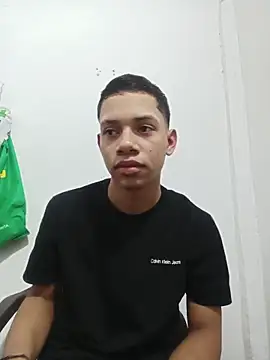 Snapshot of curious_straight_guy chatting on 04.14.26 curious straight guy online show from 04.14.26