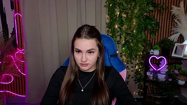 Snapshot of NicolePerkins chatting on 04.13.26 NicolePerkins online show from 04.13.26