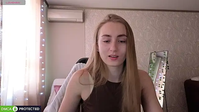Snapshot of Your_Emily25 chatting on 07.10.26 Your Emily25 online show from 07.10.26