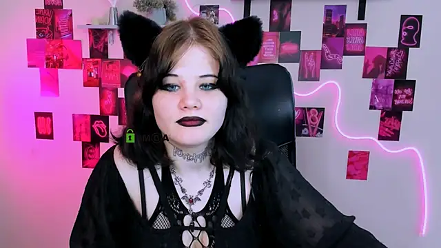 Snapshot of nikki_kiss_ chatting on 05.21.26 nikki kiss online show from 05.21.26