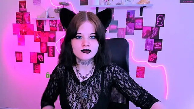 Snapshot of nikki_kiss_ chatting on 05.25.26 nikki kiss online show from 05.25.26