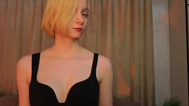 Snapshot of sweet_lynx chatting on 04.15.26 sweet lynx online show from 04.15.26