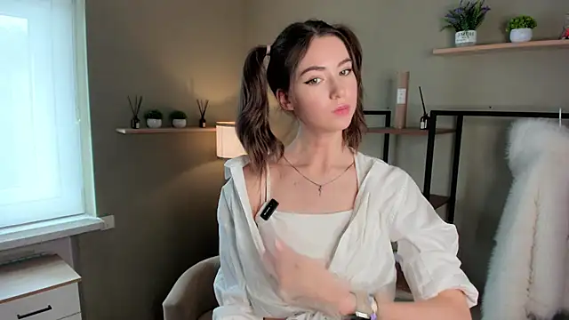 Peaches Peaches online show from 04.21.26