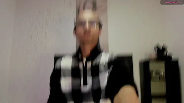 Snapshot of Oliver_Goldberg chatting on 04.13.26 Oliver Goldberg online show from 04.13.26