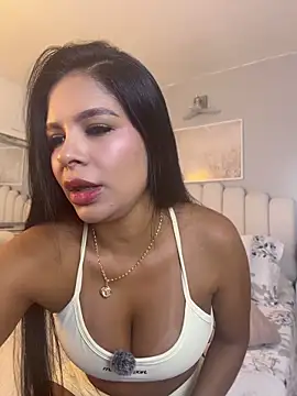 Snapshot of Elara_Luxe chatting on 05.28.26 Elara Luxe online show from 05.28.26