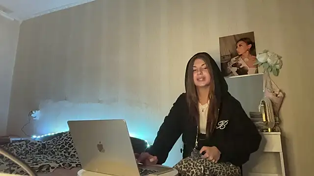 Alice Princesz online show from 04.28.26