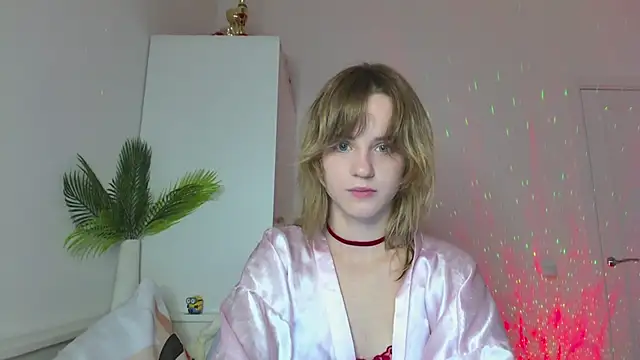 Snapshot of Tessa_Shy_ chatting on 07.28.26 Tessa Shy online show from 07.28.26