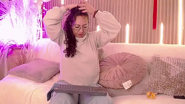 Velvet Curly online show from 05.23.26